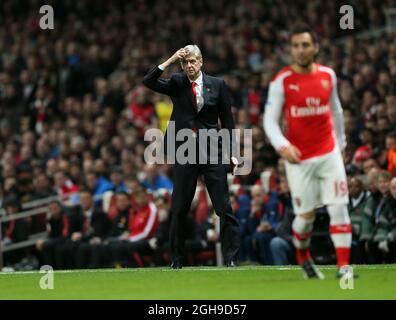 Arsene Wenger d'Arsenal se retrouve abattu lors du match de la Barclays Premier League entre Arsenal et Manchester United au stade Emirates, Londres, Angleterre, le 22 novembre 2014. Banque D'Images