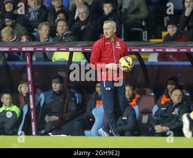 Keith Millen, le gérant du palais pendant le match de la Barclays Premier League entre Aston Villa et Crystal Palace à Villa Park, Birmingham, le 1er janvier 2015. Banque D'Images