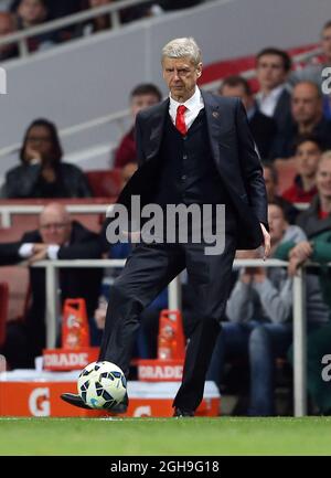 Arsene Wenger d'Arsenal en action lors du match de la Barclays Premier League entre Arsenal et Swansea City au stade Emirates en Angleterre le 11 mai 2015. Banque D'Images