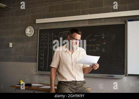 Enseignant secondaire en classe. Banque D'Images