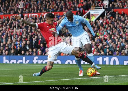 Image #: 40483480 25 octobre 2015 - Manchester, Royaume-Uni - Marcos Rojo de Manchester United s'attaque à Yaya Toure de Manchester City - Manchester United vs Manchester City - Barclay's Premier League - Old Trafford - Manchester - 25102015. Banque D'Images