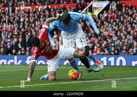 Image #: 40483615 25 octobre 2015 - Manchester, Royaume-Uni - Marcos Rojo de Manchester United s'attaque à Yaya Toure de Manchester City - Manchester United vs Manchester City - Barclay's Premier League - Old Trafford - Manchester - 25102015. Banque D'Images