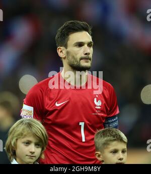 Image #: 40987384 17 nov. 2015 - Londres, Royaume-Uni - le français Hugo Lloris regarde sur ..International friendly Match- Angleterre v France - Wembley Stadium - Angleterre - 17 novembre 2015 - Picture David Klein Banque D'Images