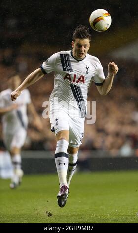 Image #: 41479758 10 décembre 2015 - Londres, Royaume-Uni - Tottenham Kevin Wimmer en action..UEFA Europa League - Tottenham Hotspur v Monaco - White Hart Lane - Angleterre -10 décembre 2015 - Banque D'Images