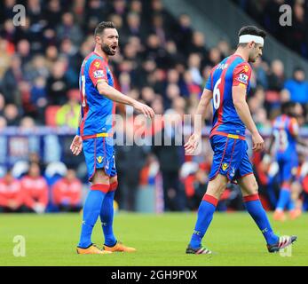 Damien Delaney du Crystal Palace avec Scott Dann pendant le match de la Barclays Premier League au Selhurst Park. Le crédit photo doit être lu : David Klein/Sportimage via PA Images Banque D'Images