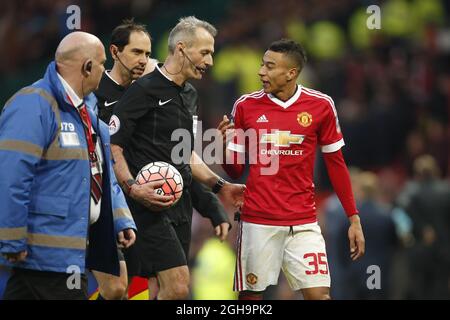 Jesse Lingard, de Manchester United, parle avec l'arbitre Martin Atkinson à temps plein lors du match de la coupe Emirates FA à Old Trafford. Le crédit photo doit se lire comme suit : Philip Oldham/Sportimage via PA Images Banque D'Images