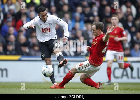 David Vaughan, de Forestâ€™s, bloque un tir de Tom Ince de Derby pendant le match de championnat de Skybet au stade iPro. Le crédit photo doit se lire comme suit : Philip Oldham/Sportimage via PA Images Banque D'Images