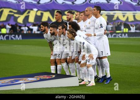 Photo de l'équipe du Real Madrid, avec Cristiano Ronaldo debout sur ses orteils pendant le match de la semi finale de la Ligue des champions de l'UEFA au stade Santiago Bernabeu. Le crédit photo doit se lire comme suit : Philip Oldham/Sportimage via PA Images Banque D'Images