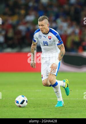 Juraj Kucka en action en Slovaquie pendant le match du Championnat d'Europe de l'UEFA 2016 au Stade Pierre-Mauroy, Paris. Date de la photo 15 juin 2016 pic David Klein/Sportimage via PA Images Banque D'Images