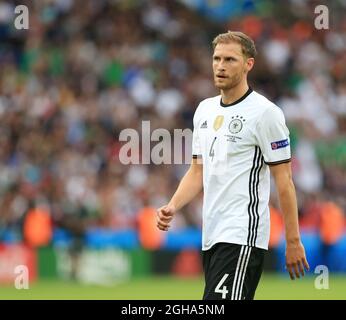 Le Benedikt Howedes d'Allemagne en action lors du championnat d'Europe de l'UEFA 2016 au Parc des Princes, Paris. Date de la photo 20 juin 2016 pic David Klein/Sportimage via PA Images Banque D'Images