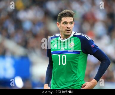 Kyle Lafferty, en Irlande du Nord, en action lors du championnat d'Europe de l'UEFA 2016 au Parc des Princes, à Paris. Date de la photo 20 juin 2016 pic David Klein/Sportimage via PA Images Banque D'Images