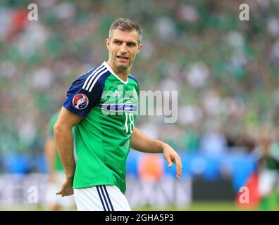 Aaron Hughes d'Irlande du Nord en action lors du championnat d'Europe de l'UEFA 2016 au Parc des Princes à Paris. Date de la photo 20 juin 2016 pic David Klein/Sportimage via PA Images Banque D'Images