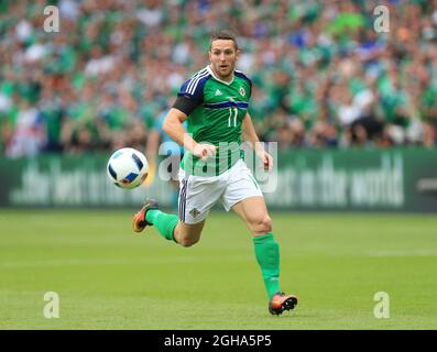 Le Conor Washington d'Irlande du Nord en action lors du Championnat d'Europe de l'UEFA 2016 au Parc des Princes, Paris. Date de la photo 20 juin 2016 pic David Klein/Sportimage via PA Images Banque D'Images