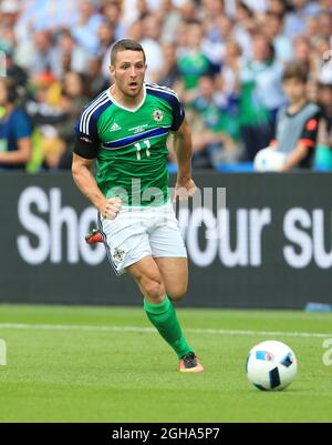 Le Conor Washington d'Irlande du Nord en action lors du Championnat d'Europe de l'UEFA 2016 au Parc des Princes, Paris. Date de la photo 20 juin 2016 pic David Klein/Sportimage via PA Images Banque D'Images