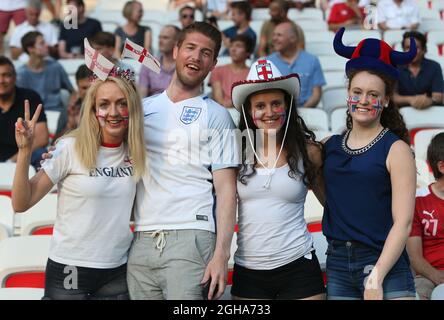 Les fans d'Angleterre et d'Islande réunis lors du championnat d'Europe de l'UEFA 2016 au stade de Nice. Date de la photo 27 juin 2016 pic Phil Oldham/Sportimage via PA Images Banque D'Images