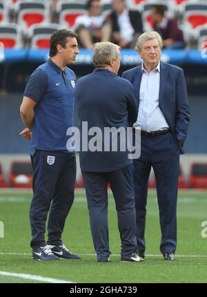 Roy Hodgson entraîneur d'Angleterre et assistant Gary Neville lors du championnat d'Europe de l'UEFA 2016 au stade Nice. Date de la photo 27 juin 2016 pic Phil Oldham/Sportimage via PA Images Banque D'Images