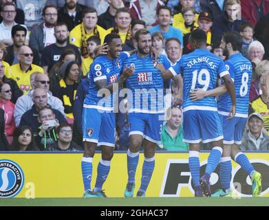 Callum Wilson de Bournemouth célèbre son but d'ouverture lors du match de la Premier League au stade Vicarage Road, Londres. Date de la photo 1er octobre 2016 pic David Klein/Sportimage via PA Images Banque D'Images