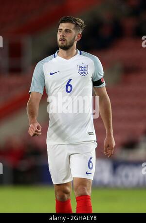 Jack Stephens en action pendant le match amical international des moins de 21 ans au stade St Mary's, à Southampton. Date de la photo 10 novembre 2016 pic David Klein/Sportimage via PA Images Banque D'Images
