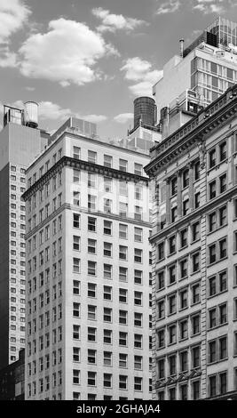 Photo en noir et blanc des anciens bâtiments de New York, États-Unis. Banque D'Images