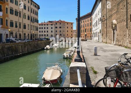 Vue sur le quartier de la Nouvelle Venise, caractérisé par des canaux, des ponts et des places similaires à ceux de Venise, Livourne, Toscane, Italie Banque D'Images