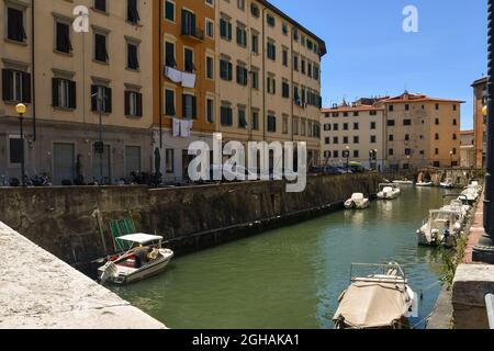 Vue sur le quartier de la Nouvelle Venise, caractérisé par des canaux, des ponts et des places similaires à ceux de Venise, Livourne, Toscane, Italie Banque D'Images