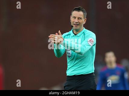 L'arbitre Mark Clattenburg en action pendant le match de la Premier League au stade Bet365, Stoke. Date de la photo 21 janvier 2017 pic David Klein/Sportimage via PA Images Banque D'Images