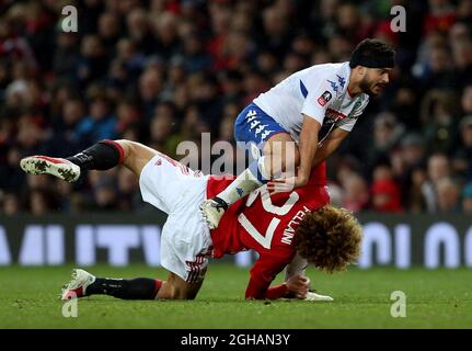 Mauroane Fellaini de Manchester United en action avec Sam Morsy de Wigan Athletic lors du quatrième tour de la coupe d'Angleterre FA au stade Old Trafford, Manchester. Date de la photo : 29 janvier 2017. Photo Simon Bellis/Sportimage via PA Images Banque D'Images