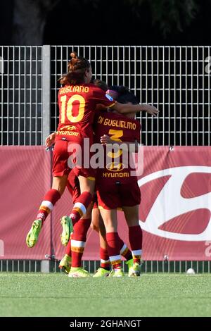 Trigoria, Italie. 04e septembre 2021. Célébrations pendant la série Un match entre AS ROMA et ASD NAPOLI FEMMINILE au stadio Agostino Di Bartolomei Trigoria le 4 septembre 2021 à Trigoria, Italie. (Photo de Domenico Cippitelli/Pacific Press/Sipa USA) crédit: SIPA USA/Alay Live News Banque D'Images