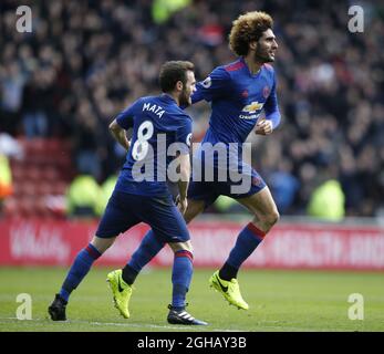 Mauroane Fellaini de Manchester United célèbre son but avec Juan Mata de Manchester United lors du match de la première Ligue anglaise au stade Riverside, à Middlesbrough. Date de la photo : 19 mars 2017. Le crédit PIC doit se lire comme suit : Simon Bellis/Sportimage via PA Images Banque D'Images