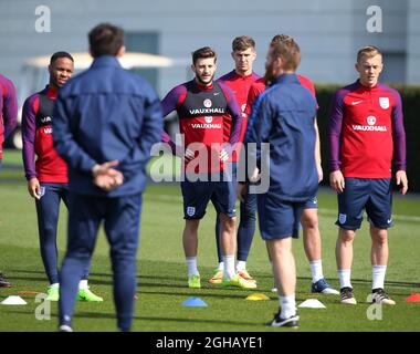 Adam Lallana d'Angleterre pendant l'entraînement au centre d'entraînement Tottenham Hotspur, Londres. Date de la photo : 25 mars 2017. Le crédit PIC devrait se lire comme suit : David Klein/Sportimage via PA Images Banque D'Images