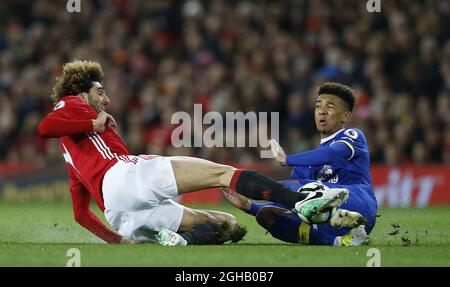 Mauroane Fellaini de Manchester United en action avec Mason Holgate d'Everton lors du match de la première ligue anglaise au stade Old Trafford, Manchester. Date de la photo : 4 avril 2017. Le crédit PIC doit se lire comme suit : Simon Bellis/Sportimage via PA Images Banque D'Images