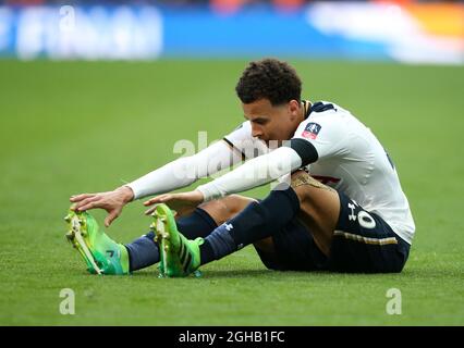 Le DELE Alli de Tottenham semble abattu lors du coup de sifflet final lors du match semi final de la coupe FA au stade Wembley, Londres. Date de la photo : 22 avril 2017. Le crédit PIC devrait se lire comme suit : David Klein/Sportimage via PA Images Banque D'Images