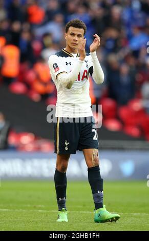 Le DELE Alli de Tottenham semble abattu lors du coup de sifflet final lors du match semi final de la coupe FA au stade Wembley, Londres. Date de la photo : 22 avril 2017. Le crédit PIC devrait se lire comme suit : David Klein/Sportimage via PA Images Banque D'Images