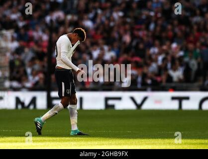 Le DELE Alli de Tottenham semble abattu alors qu'il est remplacé lors du match d'avant-saison au stade Wembley, Londres. Photo le 5 août 2017. Le crédit photo doit être lu : David Klein/Sportimage via PA Images Banque D'Images