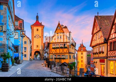 Rothenburg, Allemagne. Ville médiévale de Rothenburg ob der Tauber la nuit. Banque D'Images