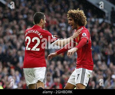 Henrikh Mkhitaryan de Manchester United fête son deuxième but avec Mauroane Fellaini de Manchester United lors du premier match de ligue au stade Old Trafford de Manchester. Photo date 17 septembre 2017. Le crédit photo doit se lire comme suit : Simon Bellis/Sportimage via PA Images Banque D'Images