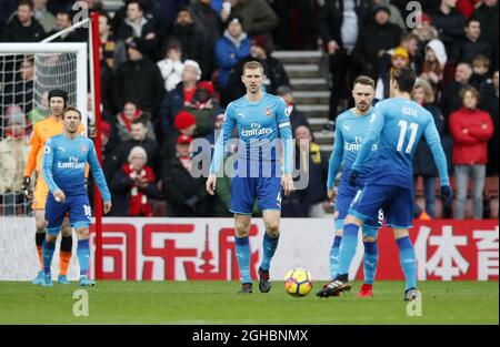 Le per Mertesacker d'Arsenal est abattu après le but d'ouverture de Southampton lors du match de première ligue au stade St Mary's, à Southampton. Photo le 10 décembre 2017. Le crédit photo doit être lu : David Klein/Sportimage via PA Images Banque D'Images