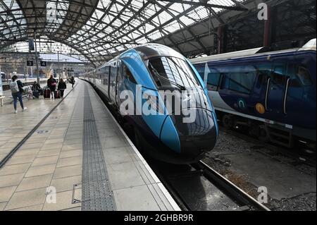 À l'intérieur du terminus de la gare de Liverpool Lime Street. Banque D'Images