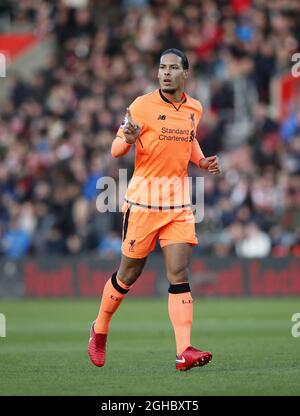 Virgile Van Dijk de Liverpool en action lors du premier match de ligue au stade St Mary's, Southampton. Photo le 11 février 20178. Le crédit photo doit être lu : David Klein/Sportimage via PA Images Banque D'Images