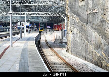 À l'intérieur du terminus de la gare de Liverpool Lime Street. Banque D'Images