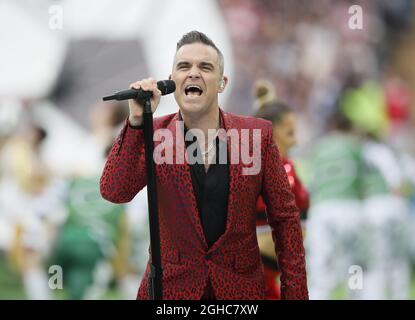 Robbie Williams se produit lors de la cérémonie d'ouverture du match du groupe A de la coupe du monde de la FIFA 2018 au stade Luzhniki, à Moscou. Photo le 14 juin 2018. Le crédit photo doit être lu : David Klein/Sportimage via PA Images Banque D'Images