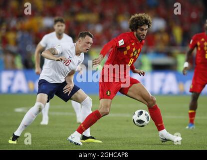 Phil Jones, d'Angleterre, s'attaque à Marouane Fellaini, de Belgique, lors du match du groupe G de la coupe du monde de la FIFA 2018 au stade Kaliningrad, à Kaliningrad. Photo le 28 juin 2018. Le crédit photo doit être lu : David Klein/Sportimage via PA Images Banque D'Images