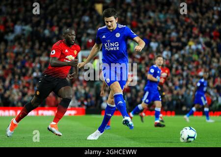 Harry Maguire de Leicester City et Romelu Lukaku de Manchester United lors du match de la Premier League au stade Old Trafford, Manchester. Photo le 10 août 2018. Le crédit d'image devrait se lire: Matt McNulty/Sportimage via PA Images Banque D'Images