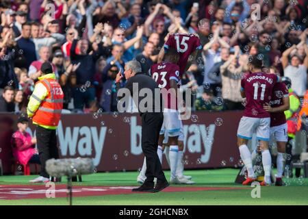 Le Manager de Manchester United, Jose Mourinho, réagit à son banc tandis que les joueurs de West Ham United célèbrent leur troisième but lors du match de la Premier League au stade de Londres, à Londres. Photo date 29 septembre 2018. Le crédit photo doit se lire comme suit : Craig Mercer/Sportimage via PA Images Banque D'Images