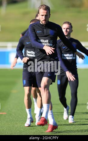 Harry Kane mène l'échauffement lors de la séance d'entraînement de l'équipe senior d'Angleterre à St George's Park, Burton on Trent. Date de la photo 9 octobre 2018. Le crédit photo doit se lire comme suit : James Wilson/Sportimage via PA Images Banque D'Images