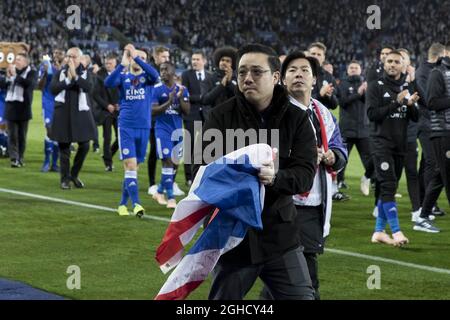 Aiyawatt Srivaddhanaprabha dirige les joueurs de Leicester City sur un tour en l'honneur du soutien reçu après la mort de Vichai Srivaddhanaprabha lors du match de Premier League au King Power Stadium, Leicester. Date de la photo : 10 novembre 2018. Le crédit photo doit se lire comme suit : James Wilson/Sportimage via PA Images Banque D'Images