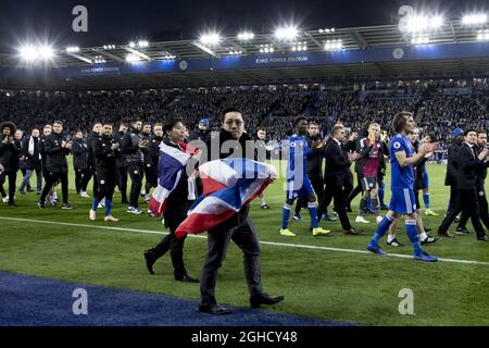 Aiyawatt Srivaddhanaprabha dirige les joueurs de Leicester City sur un tour en l'honneur du soutien reçu après la mort de Vichai Srivaddhanaprabha lors du match de Premier League au King Power Stadium, Leicester. Date de la photo : 10 novembre 2018. Le crédit photo doit se lire comme suit : James Wilson/Sportimage via PA Images Banque D'Images