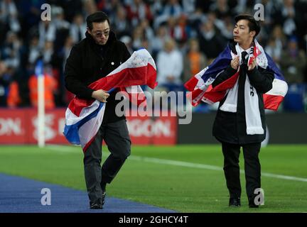 Aiyawatt Srivaddhanaprabha dirige les joueurs de Leicester City sur un tour en l'honneur du soutien reçu après la mort de Vichai Srivaddhanaprabha lors du match de Premier League au King Power Stadium, Leicester. Date de la photo : 10 novembre 2018. Le crédit photo doit se lire comme suit : James Wilson/Sportimage via PA Images Banque D'Images