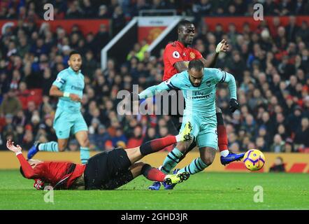 Mesut Ozil d'Arsenal marque son deuxième but d'équipe lors du match de la Premier League à Old Trafford, Manchester. Date de la photo : 5 décembre 2018. Le crédit d'image devrait se lire: Matt McNulty/Sportimage via PA Images Banque D'Images