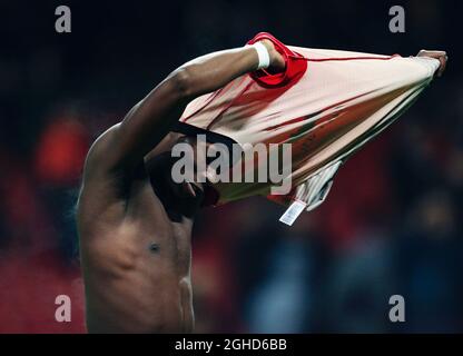 Paul Pogba, de Manchester United, déporte son maillot à plein temps lors du match de la Premier League à Old Trafford, Manchester. Date de la photo : 26 décembre 2018. Le crédit d'image devrait se lire: Matt McNulty/Sportimage via PA Images Banque D'Images